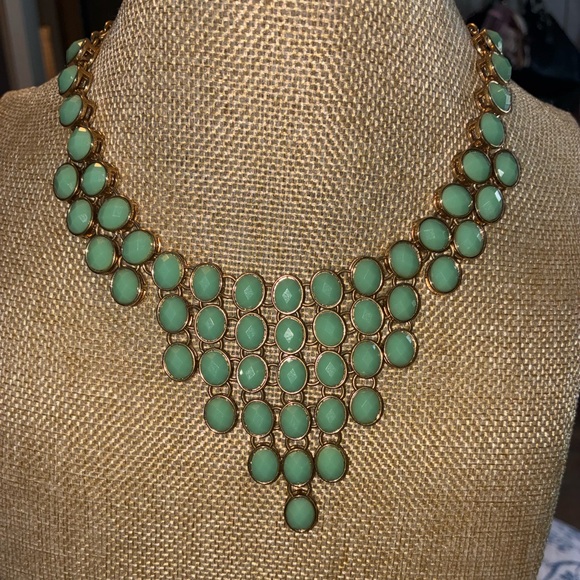 Jewelry - Elegant Green Statement Necklace